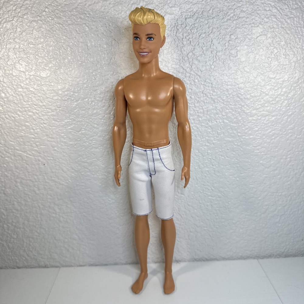 Mattel Barbie 2022 Fashionistas #211 Ken Smiling Face Blonde HJT10 Doll